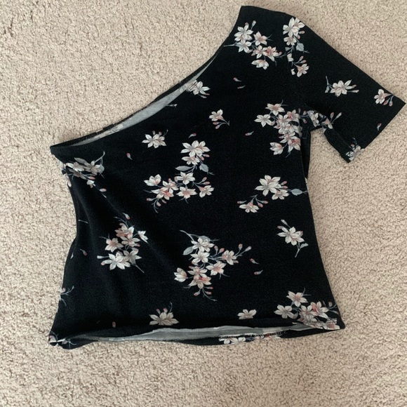 one shoulder floral shirt - Picture 2 of 3